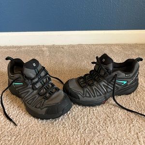 Women’s hiking shoes